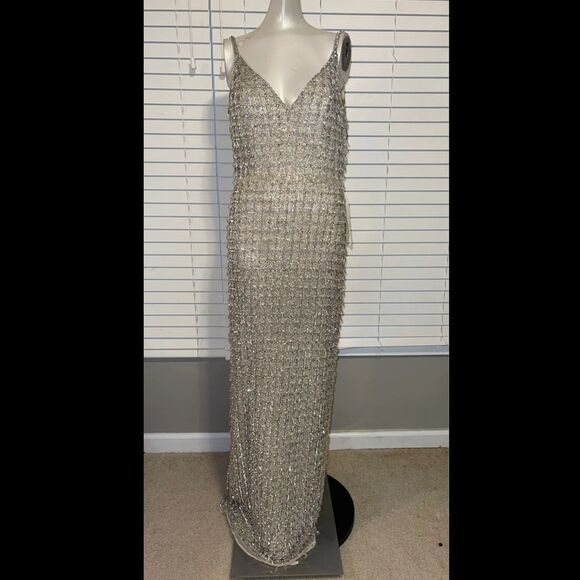 MAC DUGGAL GEOMETRIC EMBELLISHED CRYSTAL DROP V-NECK GOWN SZ 2 $598 - Picture 4 of 9